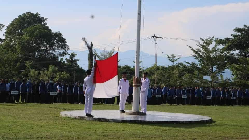 Pemerintah Kabupaten Buol menggelar upacara di halaman kantor Bupati Buol. Foto: istimewa