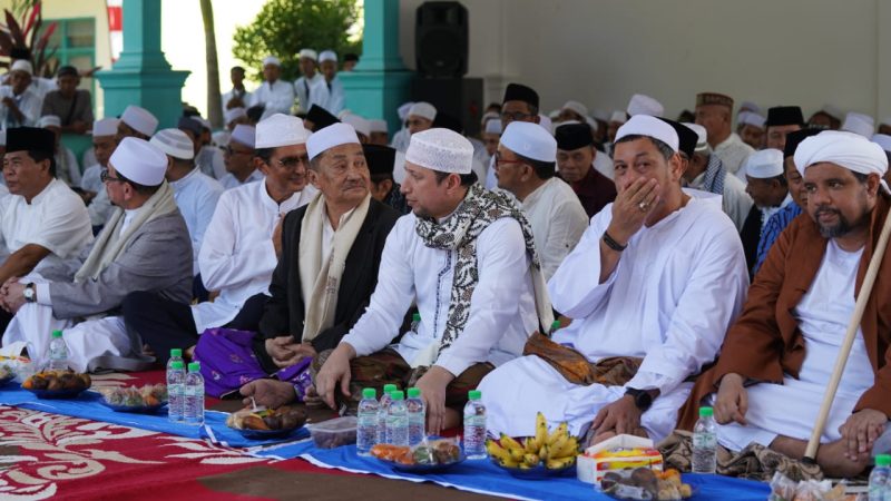 Ketua Umum Pengurus Alkhairat Kota Palu Habib Sayyid Alwi Bin Saggaf Aljufri menghadiri Haul Guru Tua ke-55. Foto: Humas Pemkot Palu