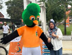 Wakil Wali Kota Palu Reny A Lamadjido bersama maskot Palu Sport Event bernama Maleo. Foto: istimewa