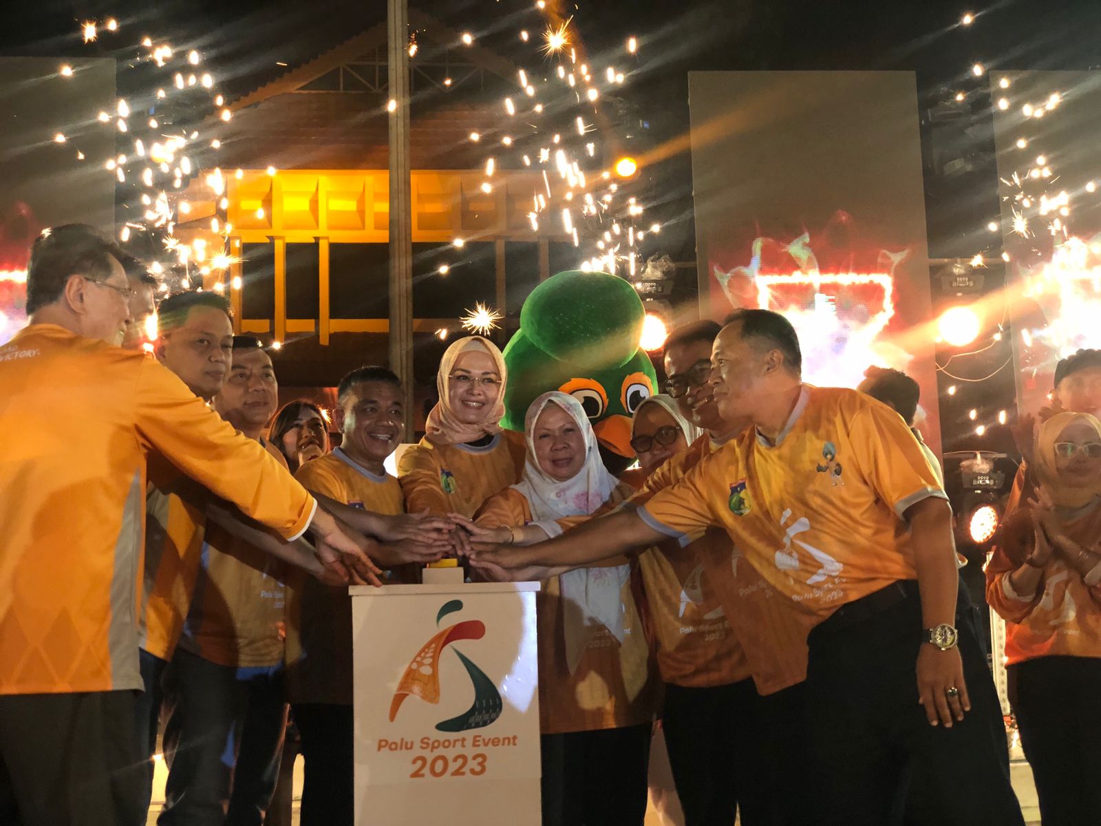 Peresmian Palu Sport Event oleh Wali Kota Palu Hadianto Rasyid bersama Wakil Wali Kota Palu Reny A Lamadjido. Foto: Angel/kabarsulteng.id
