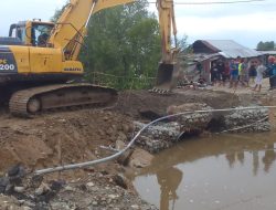 IMG-20230526-WA0055 Akses Jalan Trans Sulawesi di kabupaten Toli-toli putus akibat dihantam banjir (BPBD Sulteng)