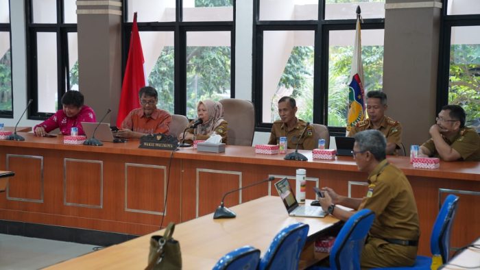 Wakil Wali Kota Palu Reny A Lamadjido pimpinan rapat terkait penurunan Stunting. Foto: istimewa
