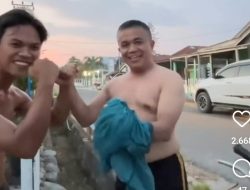 Sambil Buka Baju Hadianto Rasyid "Tantang" Warga Tolitoli Adu Otot