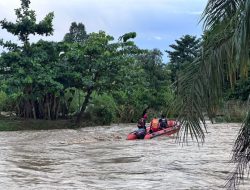 Warga Desa Dampala Terjebak Banjir 3 Warga Desa Dampala Bahodopi Terjebak Banjir, Tim SAR Gabungan Lakukan Evakuasi