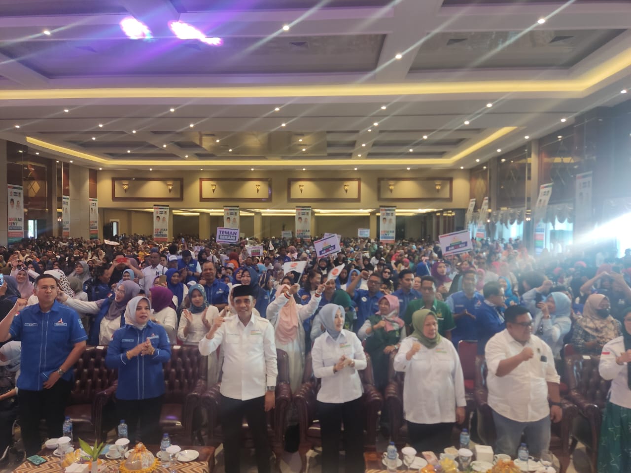 Dukung Anwar Reny di Pilgub Sultengb2024, Ribuan Relawan Banjiri Deklarasi BERANI di Palu