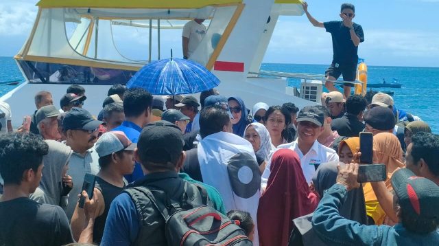 Anwar Reny Disambut Puluhan Nelayan di Pelabuhan Leme-Leme Banggai Kepulauan