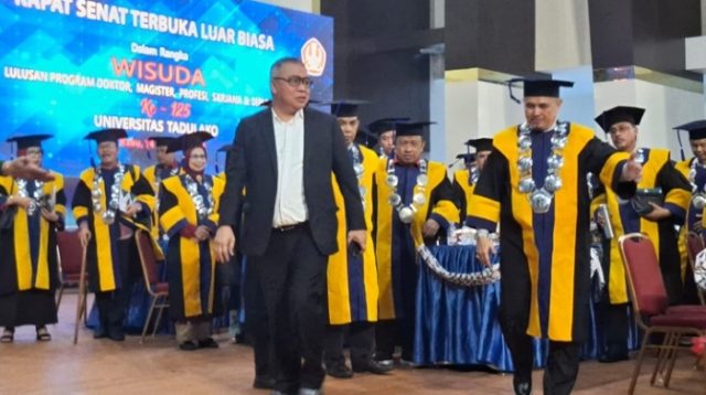 Ahmad Ali Beri Beasiswa Lanjut S2 Kepada Semua Lulusan Terbaik Wisuda Untad ke-125 Hingga Keluar Negeri