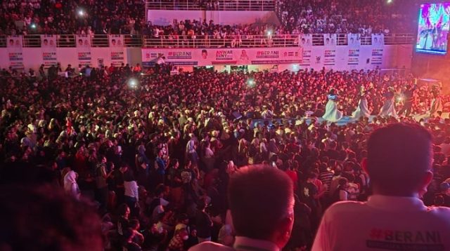 Pendukung Milenial Ramaikan Deklarasi Anwar Reny di GBK Palu
