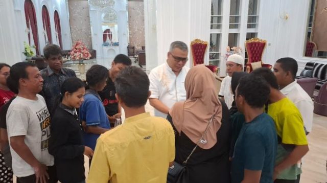 Ahmad Ali Jadi Ayah Angkat Anggota Rumah Merah Putih Difabel Berkarya Kota Palu