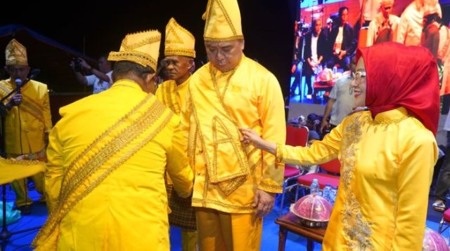 Ahmad Ali Diangkat Jadi Ketua Dewan Adat Dampal