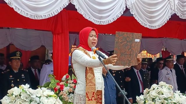 Ketua DPRD Morut Bacakan Teks Proklamasi di Upacara HUT Ke-79 RI