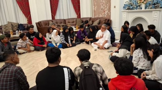 Ahmad Ali Melantai Sambil Diskusi dengan Puluhan Pelajar di Palu, Ternyata Ini yang Dibahas
