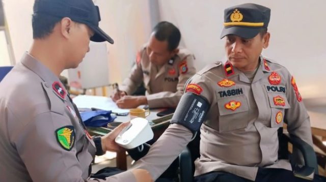 Subsatgas Pelayanan Kesehatan Polresta Palu Beri Layanan Kesehatan untuk Personel OMP Tinombala 2024