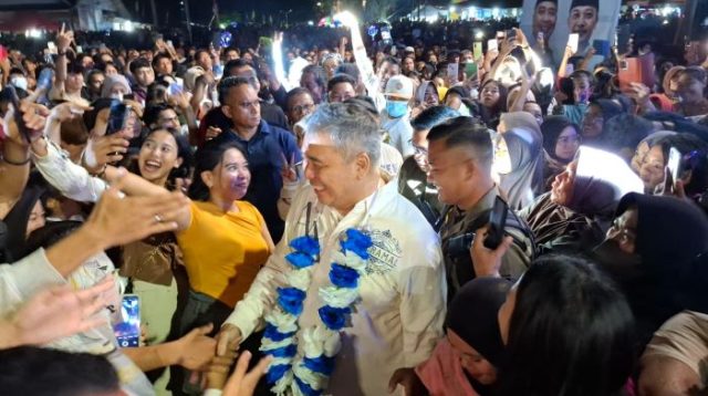Calon Gubernur Sulteng, Ahmad Ali Disambut Bak Superstar di Kolonodale Morut