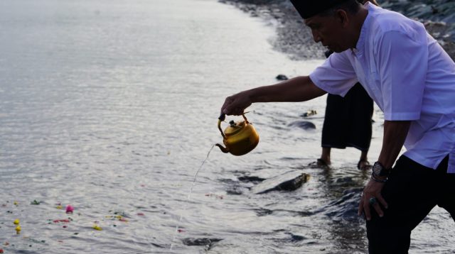 Pemkot dan Warga Aksi Tabur Bunga Peringati 6 Tahun Gempa Palu