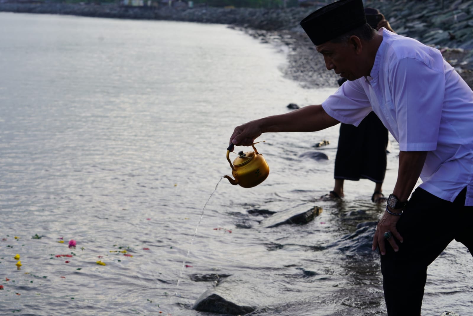 Pemkot dan Warga Aksi Tabur Bunga Peringati 6 Tahun Gempa Palu