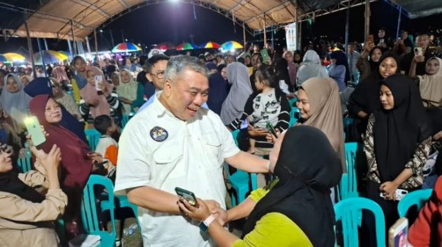 Momen Ahmad Ali Jadi ‘Rebutan’ Warga di Huntap Petobo hingga Dipanggil Pak Gemoy