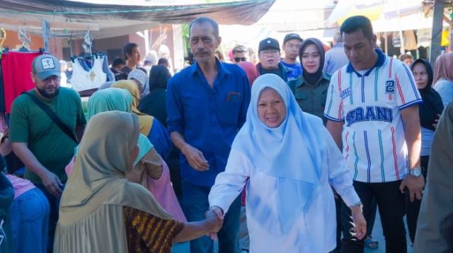 Cawagub Sulteng Reny Lamadjido Sapa Pedagang dan Masyarakat di Pasar Lasoani Palu