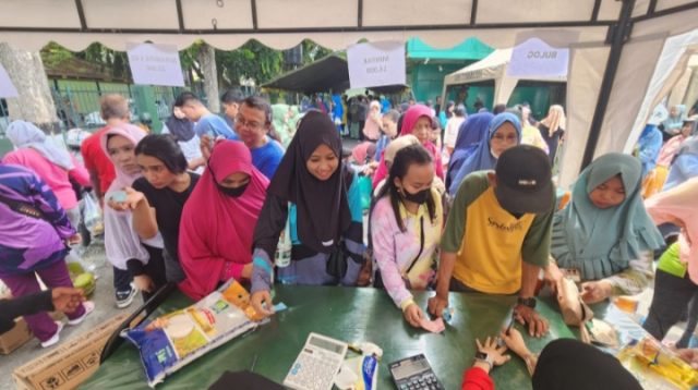 Bulog Meriahkan Pasar Murah di Makorem Tadulako, Sediakan Kebutuhan Pangan Harga Terjangkau