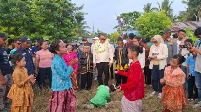 Warga Minta Ahmad Ali Perbaiki Jalan Lingkar Kepala Burung Banggai Jika Jadi Gubernur