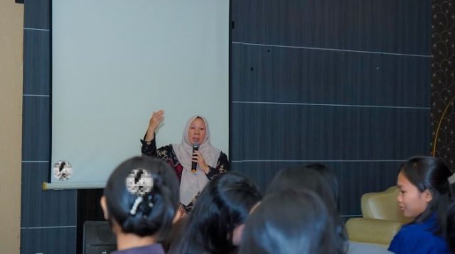 Cawagub Sulteng 2024 Reny Lamadjido Ajak Mahasiswa Berperan dalam Kepemimpinan Era Baru