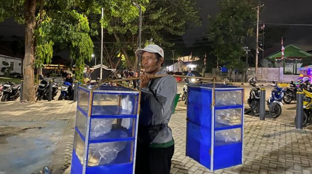 Mendengar Cerita Gafar, Sang Pedagang Roti Keliling di Palu asal Sukabumi Jawa Barat