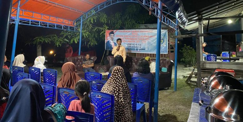 Anleg Lewi Alik Dengar Aspirasi Warga Kelurahan Pengawu soal PJU dan Ijazah Anak Putus Sekolah