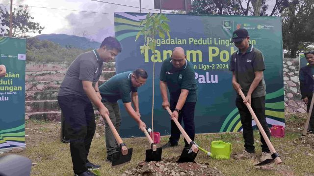 Persipal Palu bersama PT Pegadaian melakukan penanaman pohon (KS)