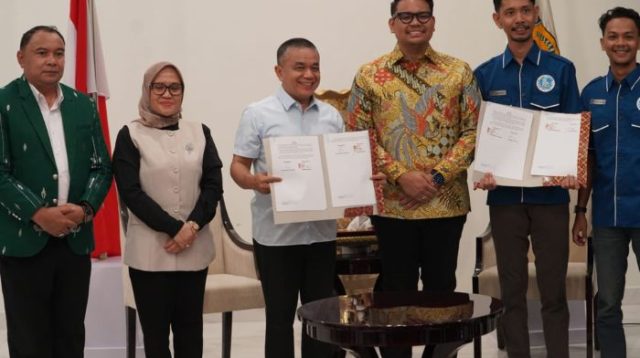 Disaksikan Wakil Ketua MPR RI, Pemkot Palu Teken MoU Pembangunan 110 Halte dengan Gekraf