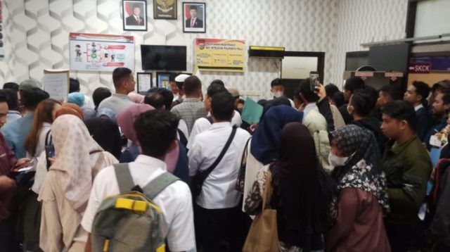 Ratusan Lulusan PPPK Antre Panjang Urus SKCK di Polresta Palu,