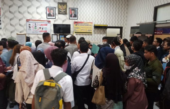 Ratusan Lulusan PPPK Antre Panjang Urus SKCK di Polresta Palu,