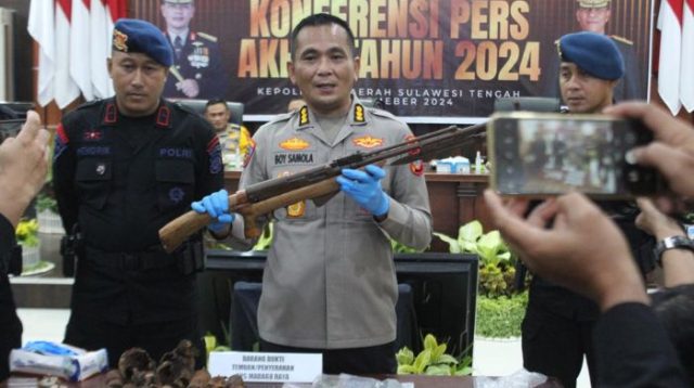 Operasi Madago Raya 2024, 5 Senpi Rakitan dan 18 Bom Rakitan Diamankan
