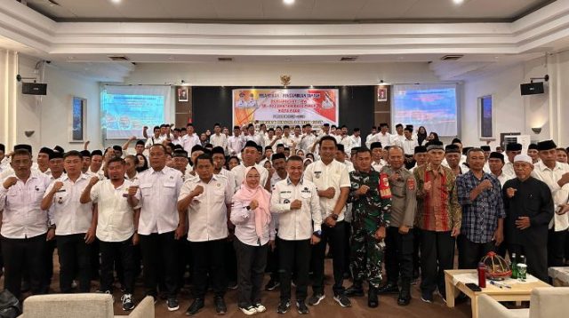 Wali Kota Hadianto Hadiri Pelantikan Pengurus RT dan RW Se-Kecamatan Palu Timur Periode 2025-2029