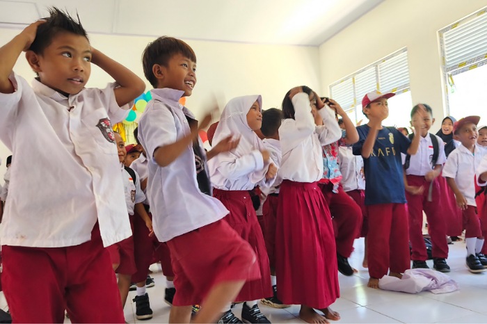 Sumringah Siswa SD Uwetumbu di Momen Peringatan Hari Anak, Berdongeng hingga Game Seru