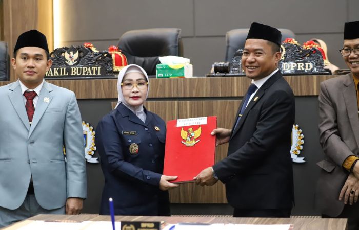 Rapat Paripurna DPRD Morowali Bahas Hasil Reses dan Pandangan Fraksi Atas Ranperda