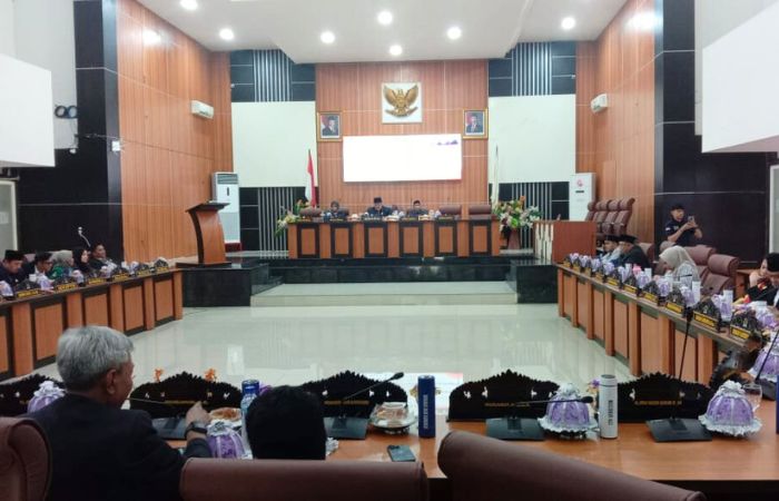 DPRD Palu Gelar Rapat Paripurna Terkait Penjelasan Tiga Ranperda Usulan Pemkot DPRD Palu Gelar Rapat Paripurna Penjelasan Tiga Ranperda Usulan Pemkot