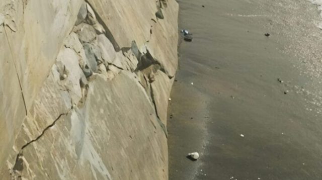 elan Anggaran Rp1,8 M, Proyek Pengaman Pantai Galumpang Retak dan Terancam Roboh