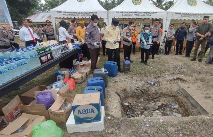 Polres Parimo Musnahkan Ratusan Liter Miras Hasil Operasi Pekat Tinombala 2026