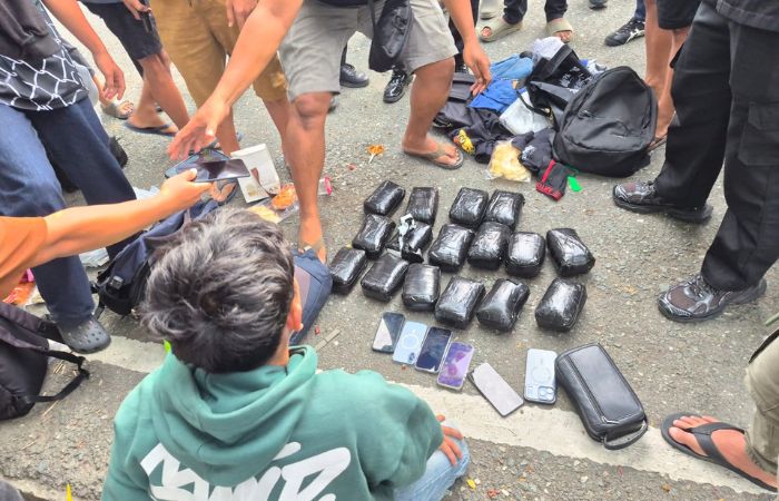 Polisi Tangkap 6 Kurir Pembawa 16 Kg Sabu di Bandara Mutiara Sis Al-Jufri Palu