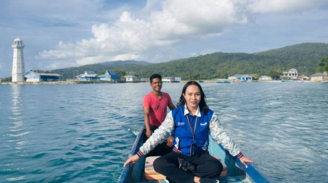 Kisah Mantri BRI di Kei Besar: Terobos Jalan Rusak hingga Ombak Demi Layani Nasabah