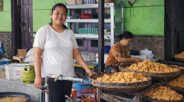 Produksi Tahu Nia Anggraini