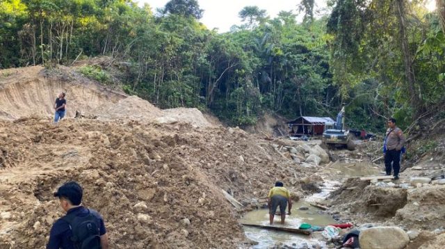 Gerebek PETI di Kasimbar, Polisi Amankan Penambang Beserta Excavator