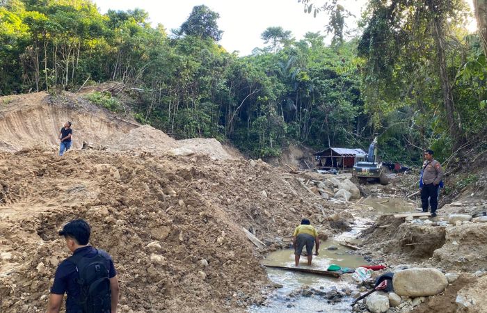 Gerebek PETI di Kasimbar, Polisi Amankan Penambang Beserta Excavator
