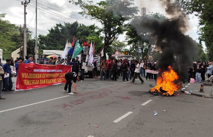 Aksi Hari Buruh di Palu, dari Tuntutan hingga Tolak Video Call Gubernur Sulteng