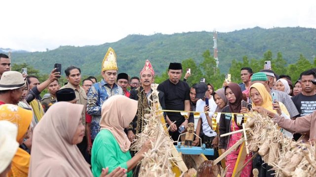 Bupati Parimo Dukung Pelestarian Adat di Tomini, Siap Bangun Rumah Adat Olongian Tialo