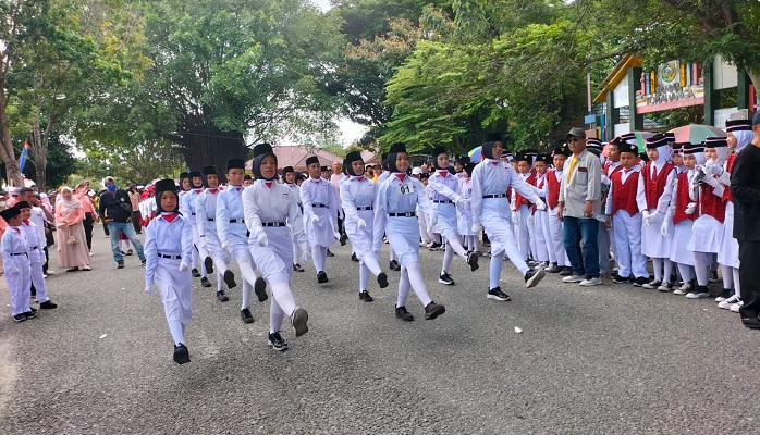 Pelajar SD hingga SMA Ramaikan Lomba Gerak Jalan HUT ke-24 Parimo