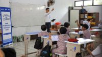 BRI Peduli isi Hardiknas dengan Kelas Inspirasi hingga Berbagi Alat Tulis untuk Siswa