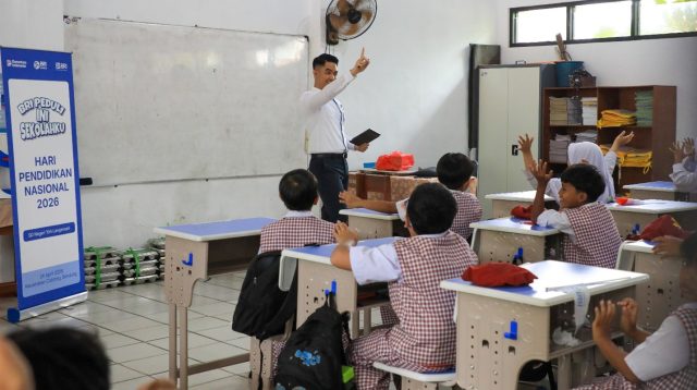 BRI Peduli isi Hardiknas dengan Kelas Inspirasi hingga Berbagi Alat Tulis untuk Siswa