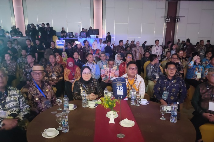 Bupati Parimo jadi Penonton Saat Tetangga Pesta Prestasi di Kendari