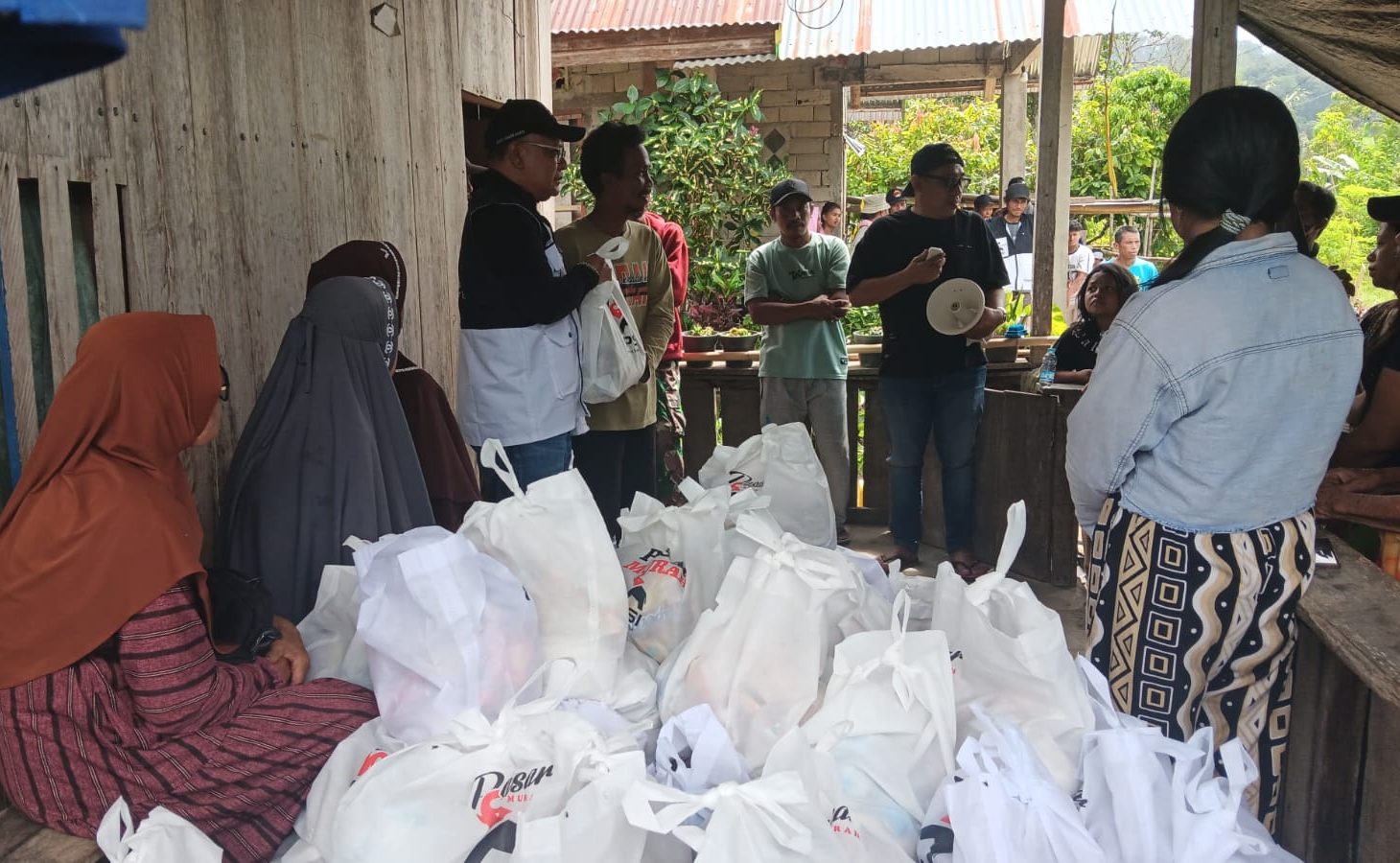 Dampingi Warga Lembantongoa, PSI Peduli Salurkan Bantuan, Buka Dapur Umum dan Trauma Healing